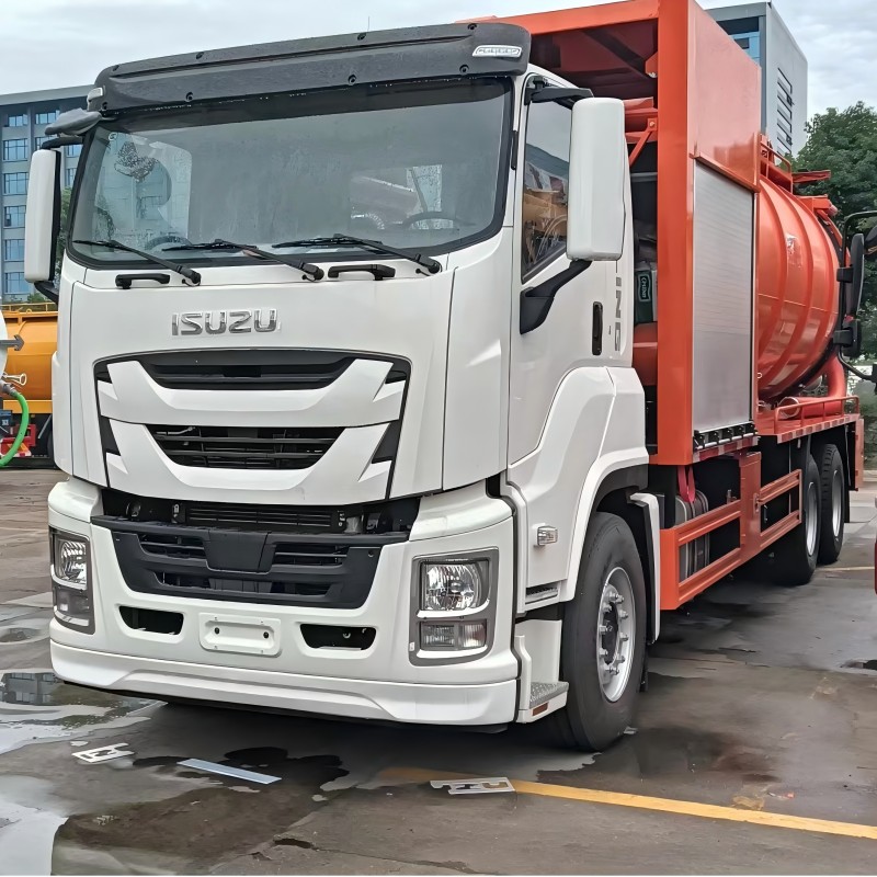 Camion aspirateur pour eaux usées ISUZU 15 000 litres